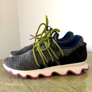 Sleek Kinetic Lace Running Shoe. Like new. Size 7.5
